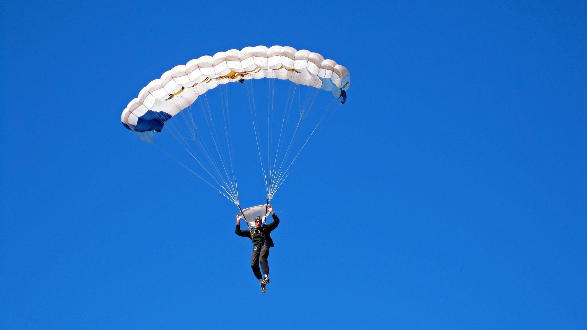 “足球+科技”融合创新成果引领行业新风尚，行业快速提档升级，足球创新设计